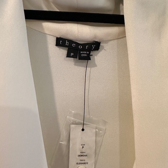 Theory “”Demona” Soft White Silk Blend Surplus Blouse Fabric: Elegance Size P/XS - Picture 7 of 7